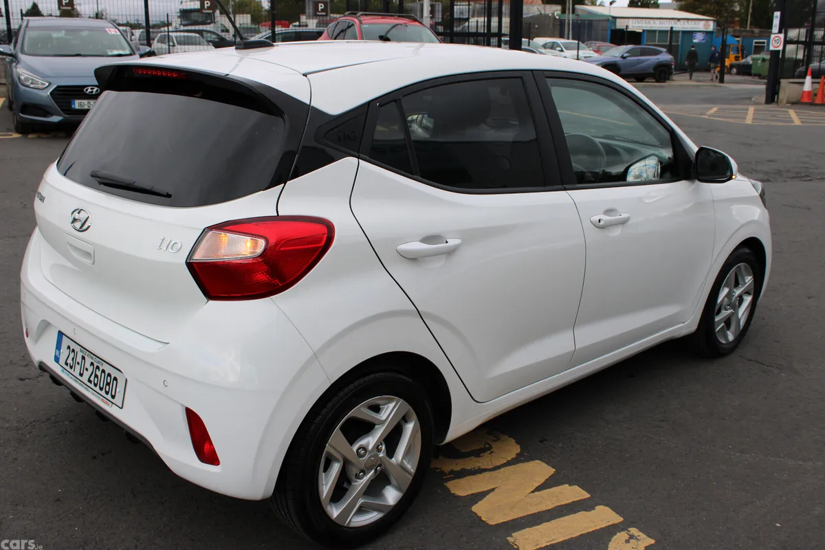 Hyundai i10 Hatchback, Petrol, 2023, White