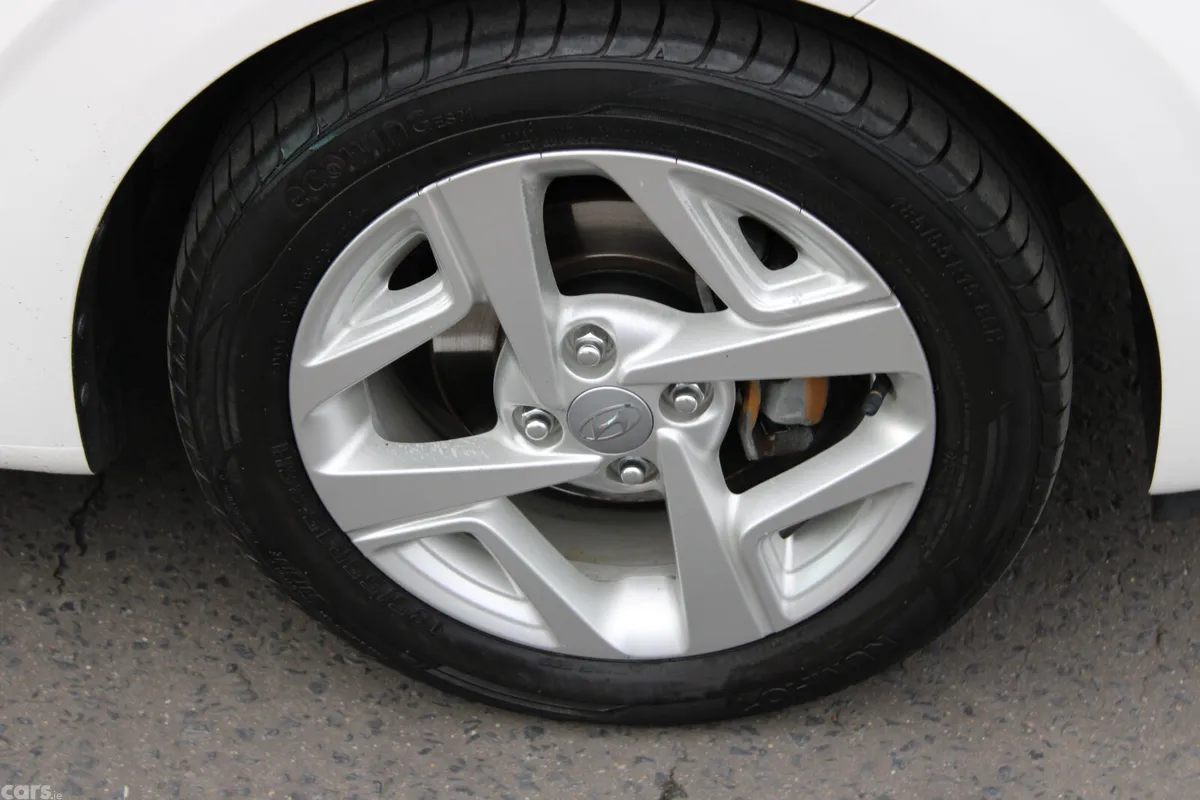 Hyundai i10 Hatchback, Petrol, 2023, White