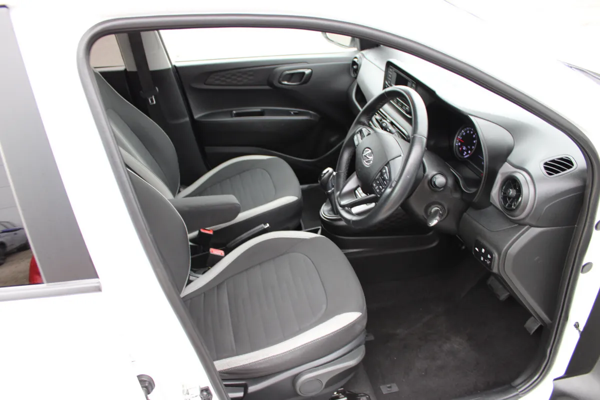 Hyundai i10 Hatchback, Petrol, 2023, White