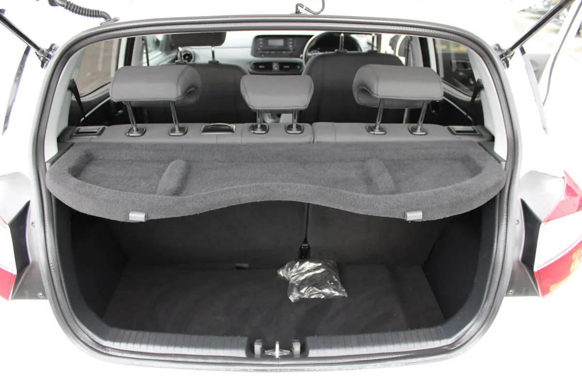 Hyundai i10 Hatchback, Petrol, 2023, White