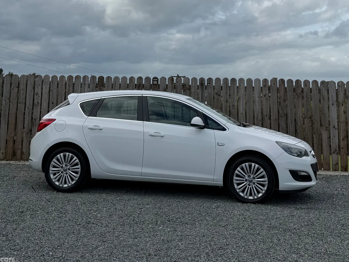 Opel Astra Hatchback, Diesel, 2015, White