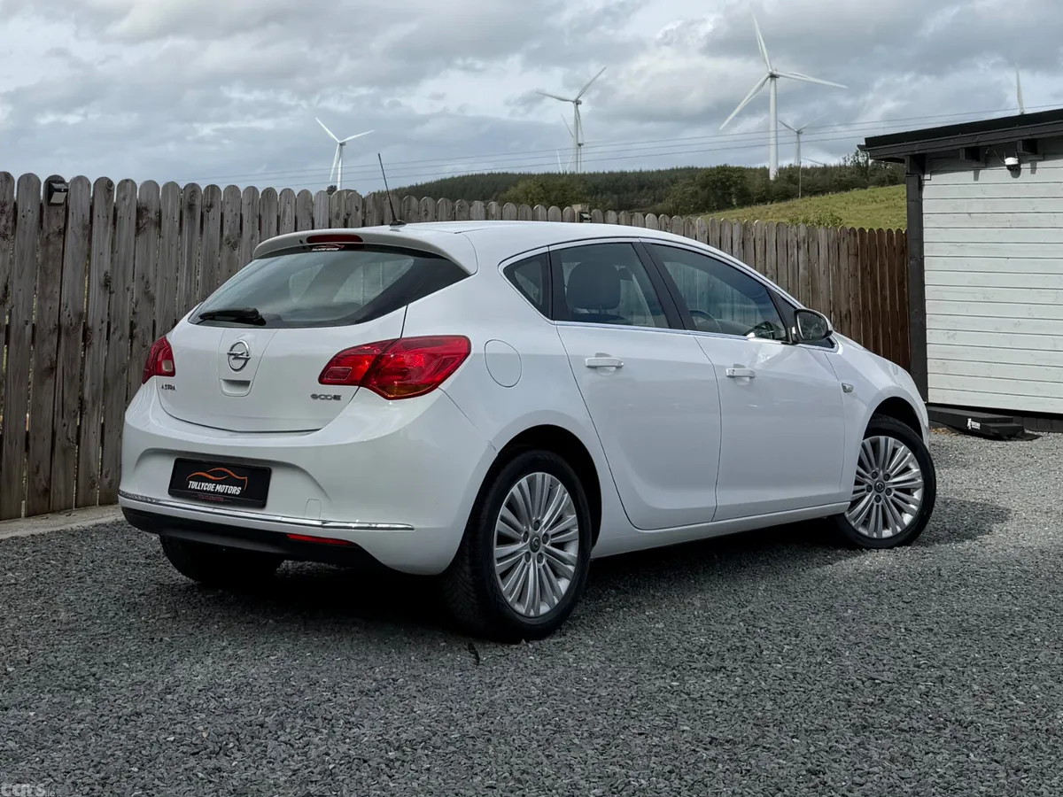 Opel Astra Hatchback, Diesel, 2015, White
