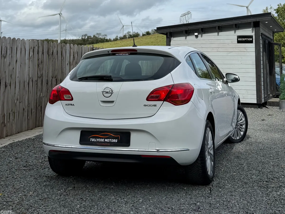 Opel Astra Hatchback, Diesel, 2015, White