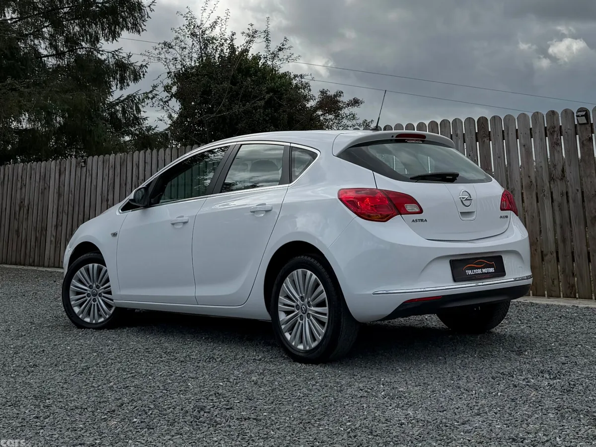 Opel Astra Hatchback, Diesel, 2015, White