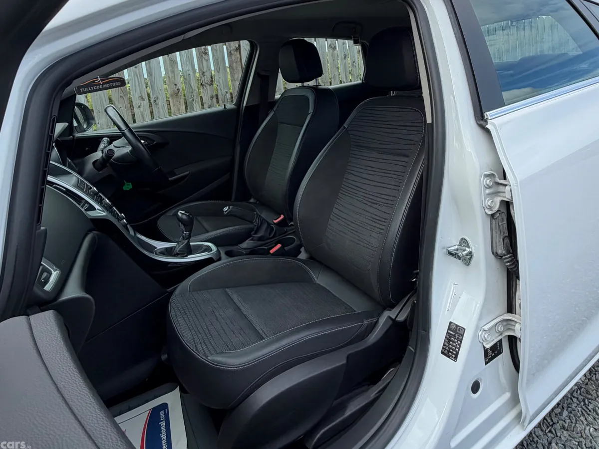 Opel Astra Hatchback, Diesel, 2015, White