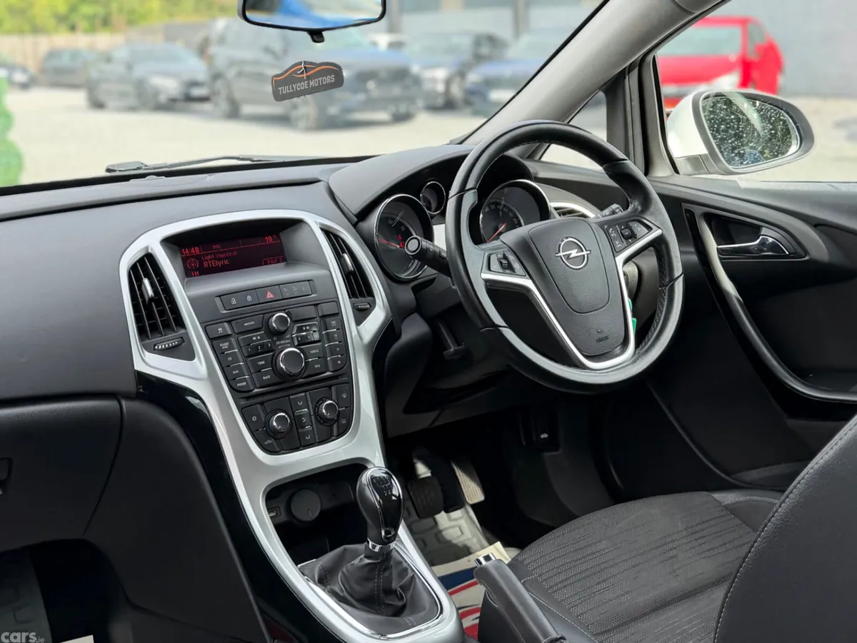 Opel Astra Hatchback, Diesel, 2015, White