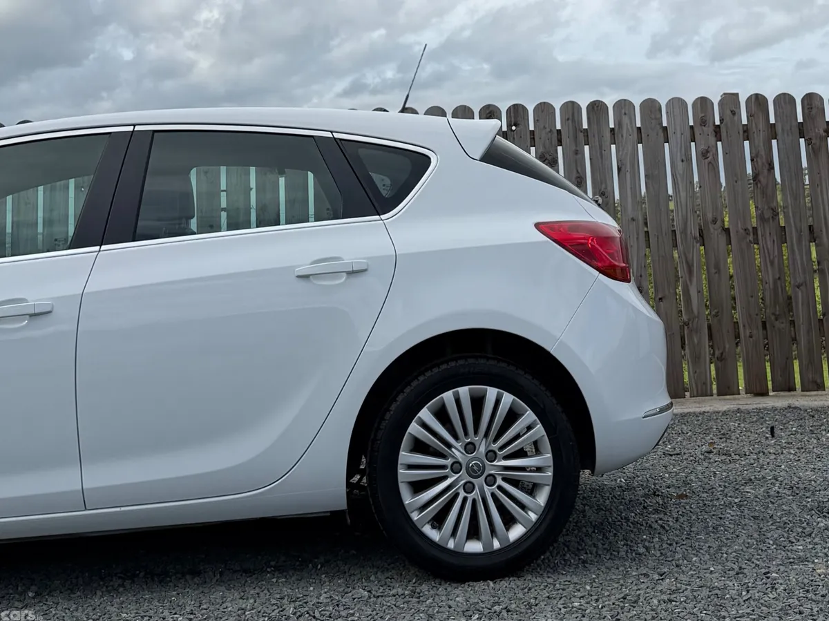 Opel Astra Hatchback, Diesel, 2015, White