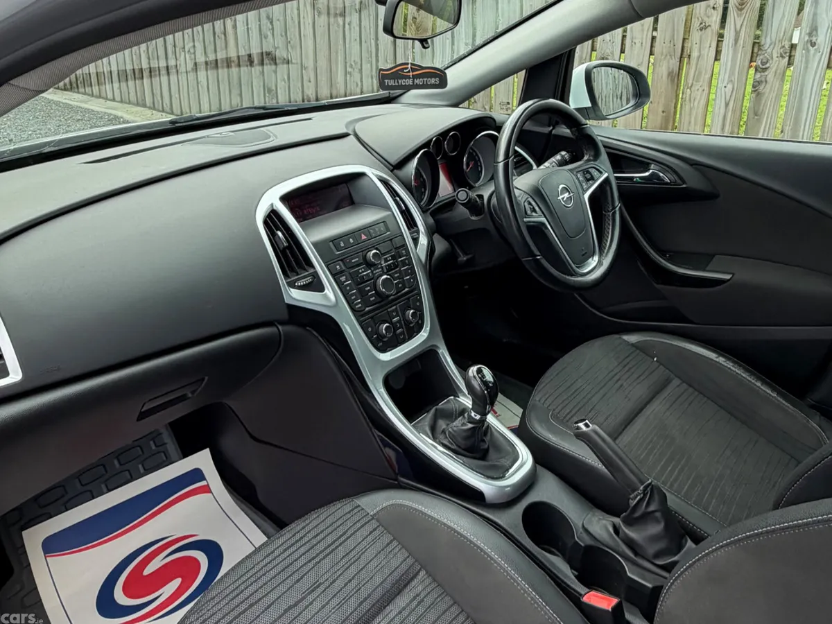Opel Astra Hatchback, Diesel, 2015, White