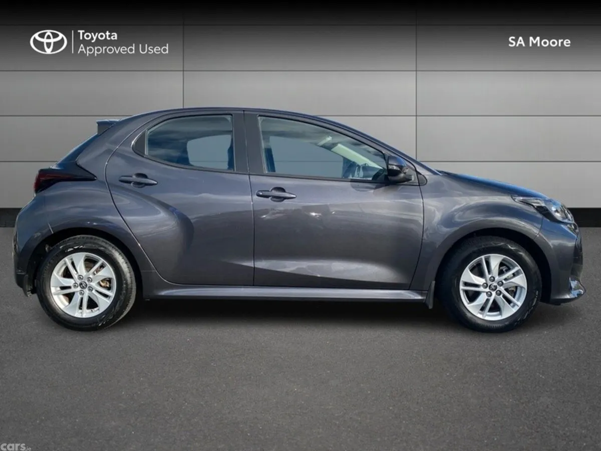 Toyota Yaris Hatchback, Petrol Hybrid, 2024, Grey