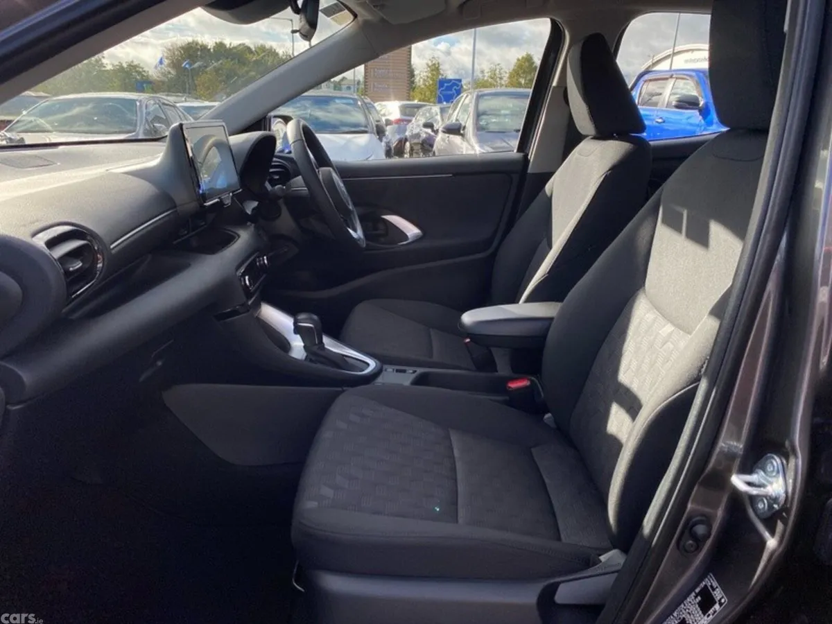 Toyota Yaris Hatchback, Petrol Hybrid, 2024, Grey