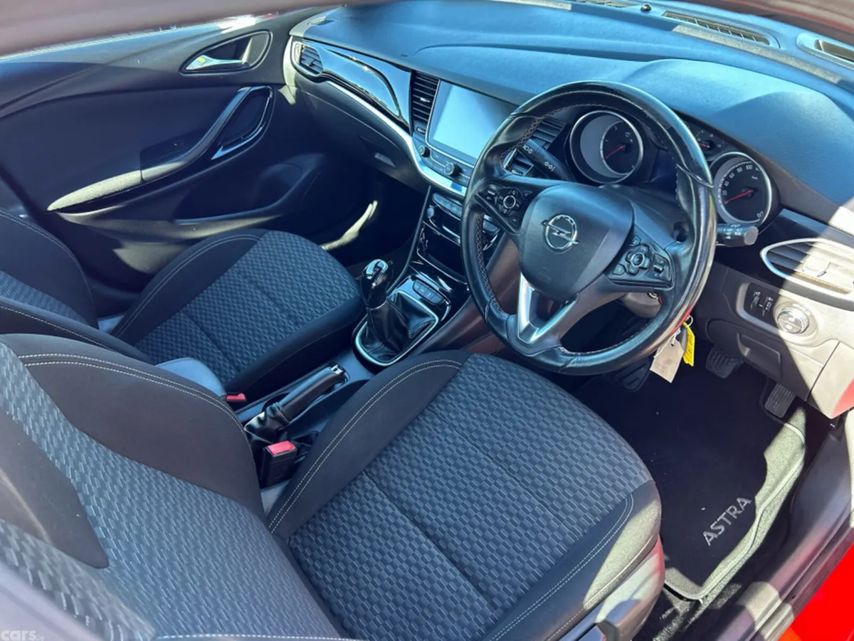 Opel Astra Hatchback, Diesel, 2018, Red