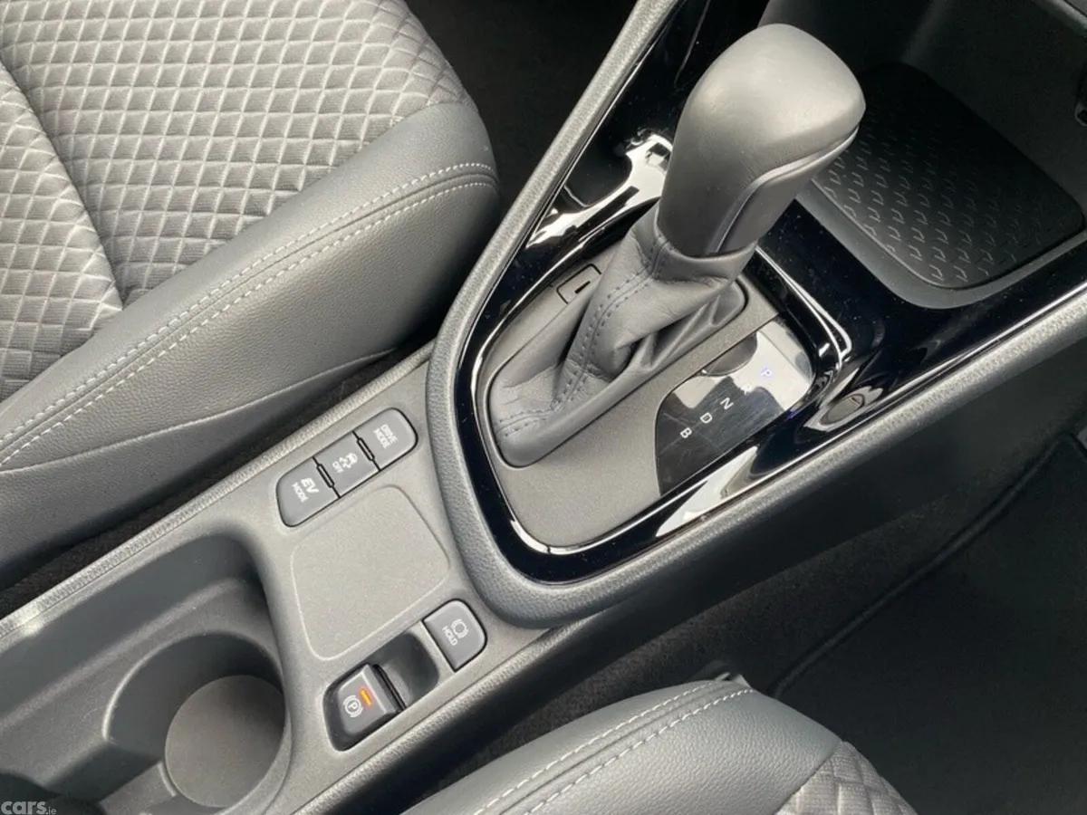 Toyota Yaris Hatchback, Petrol Hybrid, 2021, Blue