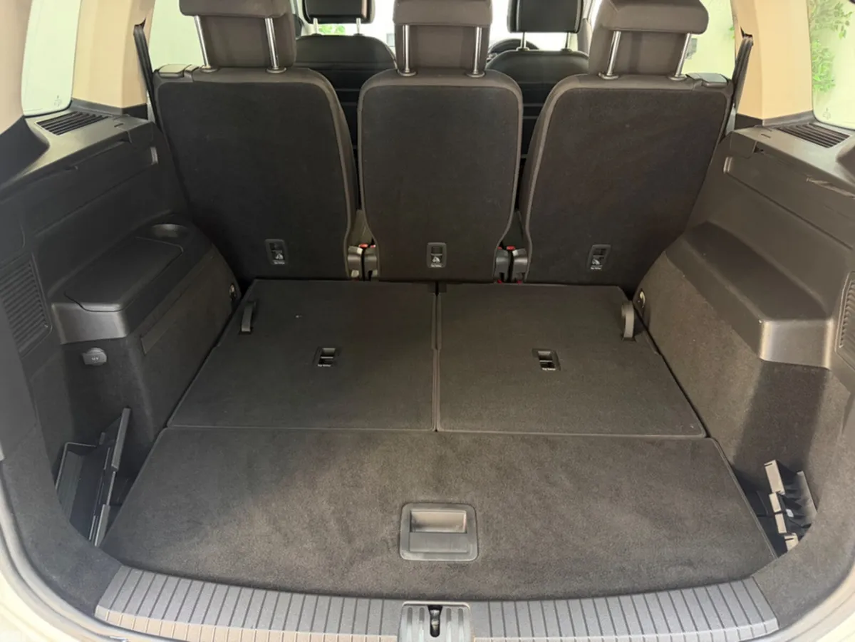 Volkswagen Touran MPV, Diesel, 2020, White