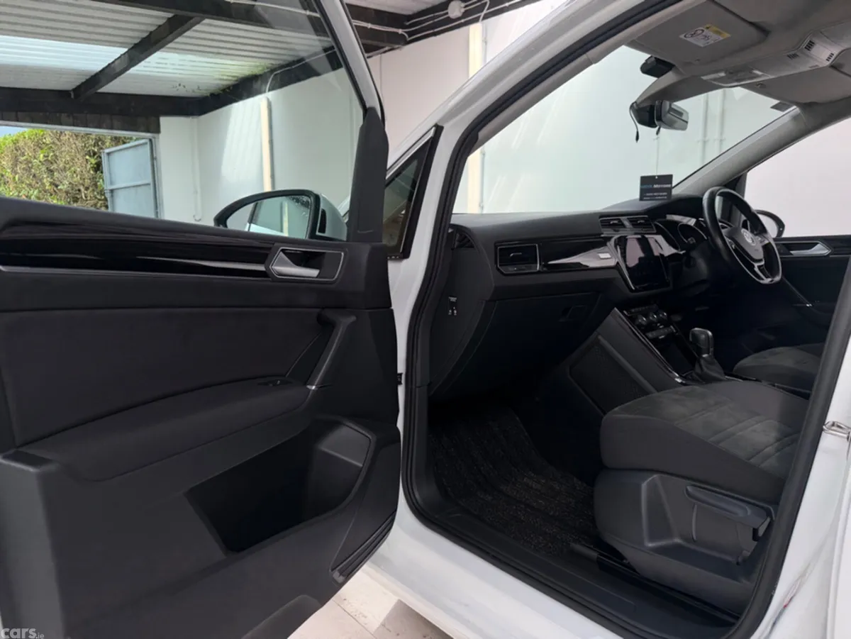Volkswagen Touran MPV, Diesel, 2020, White