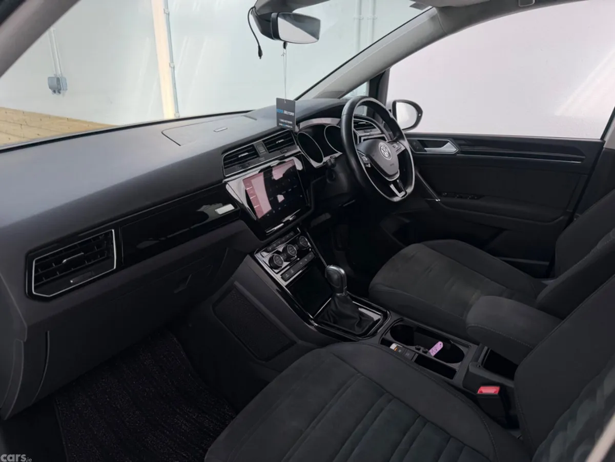 Volkswagen Touran MPV, Diesel, 2020, White