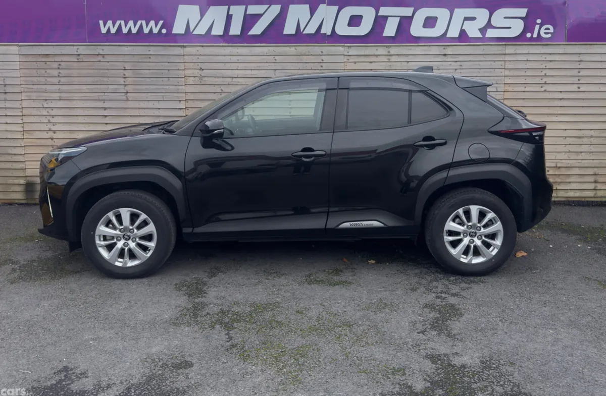 Toyota Yaris Cross SUV, Petrol Hybrid, 2023, Black