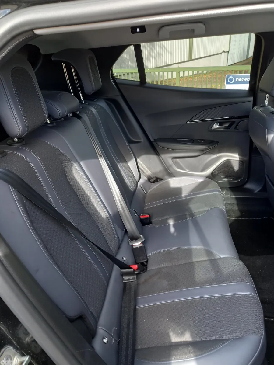 Peugeot 2008 MPV, Diesel, 2020, Black