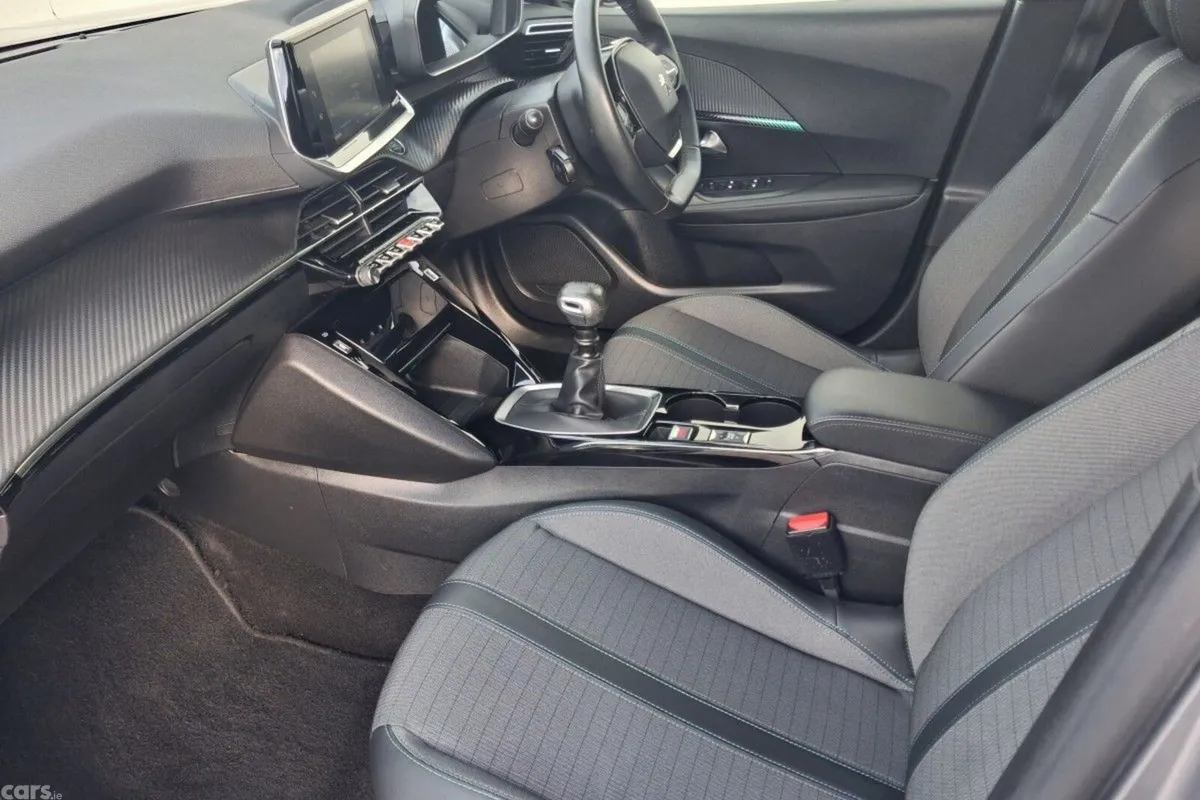 Peugeot 2008 SUV, Diesel, 2021, Grey