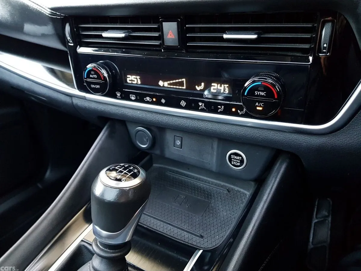 Nissan Qashqai SUV, Petrol, 2021, Grey