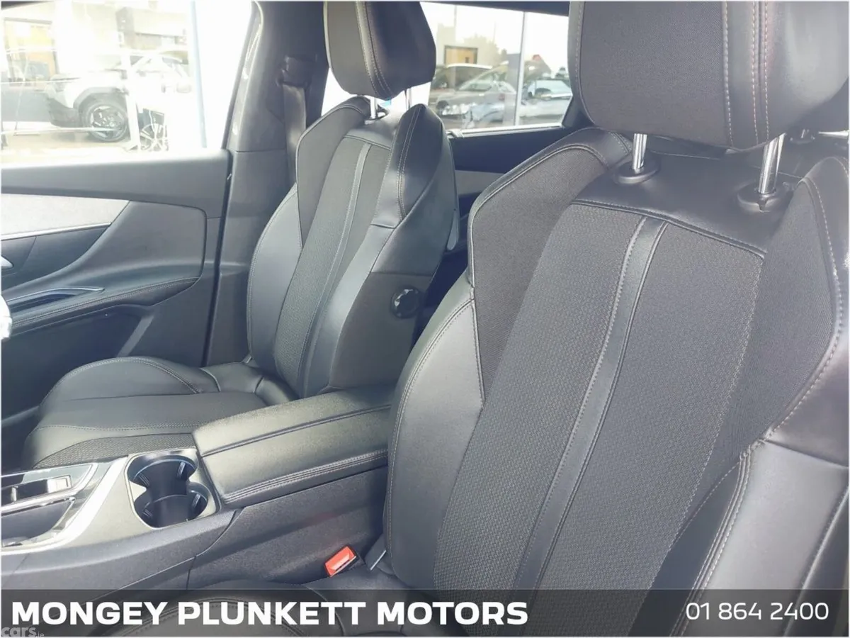 Peugeot 5008 MPV, Petrol Hybrid, 2024, Grey