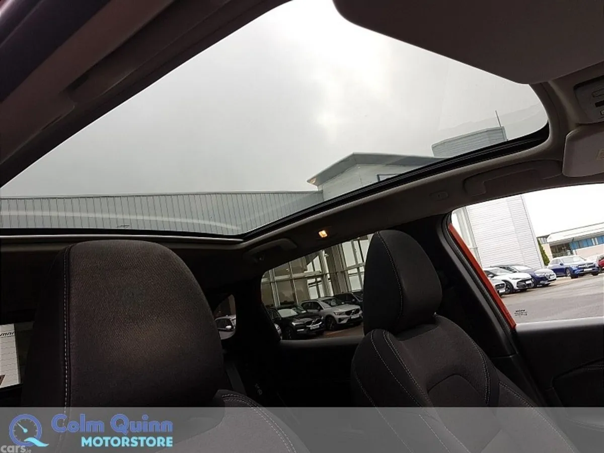 Nissan Qashqai MPV, Petrol Hybrid, 2023, Red