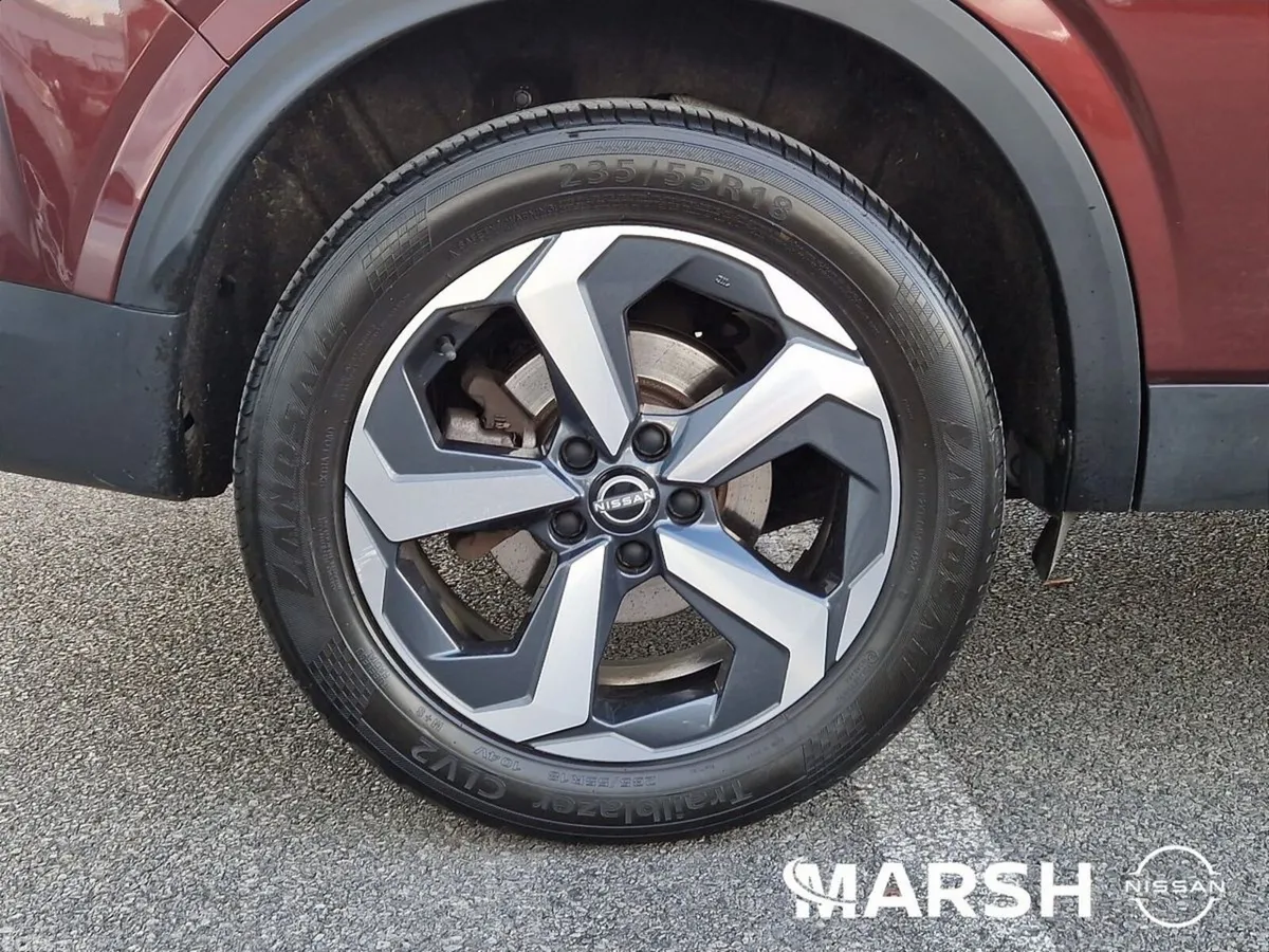 Nissan Qashqai MPV, Petrol Hybrid, 2023, Red