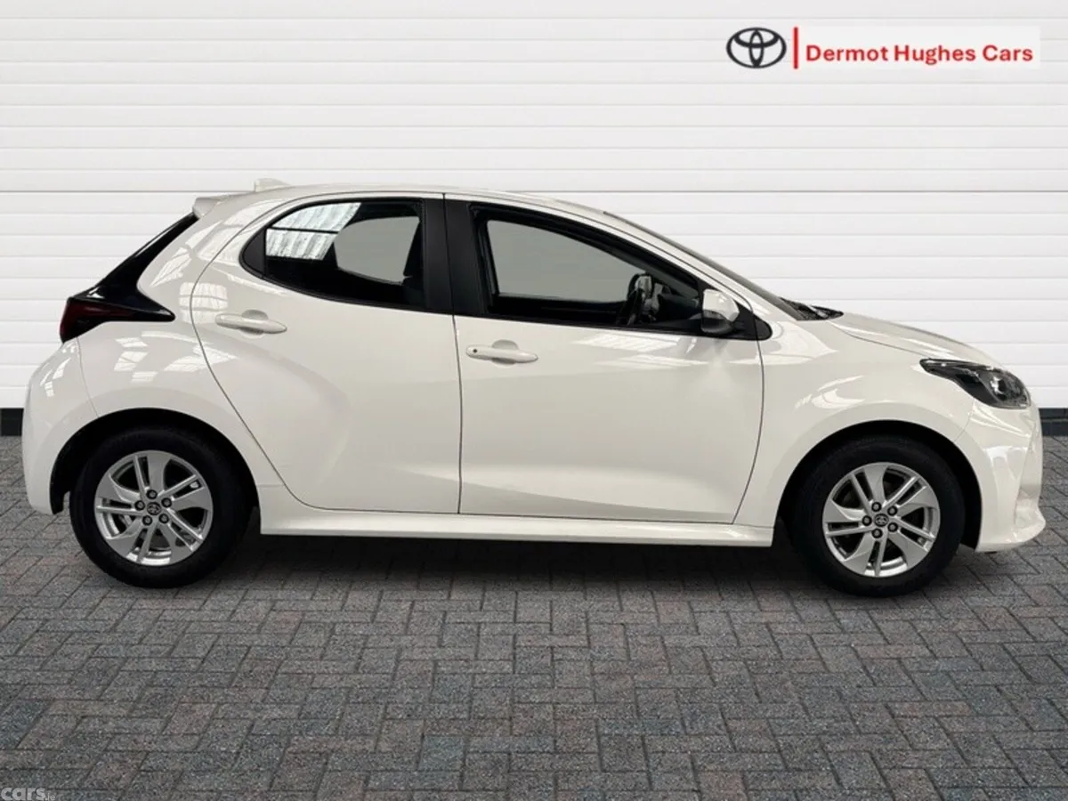 Toyota Yaris Hatchback, Petrol, 2023, White
