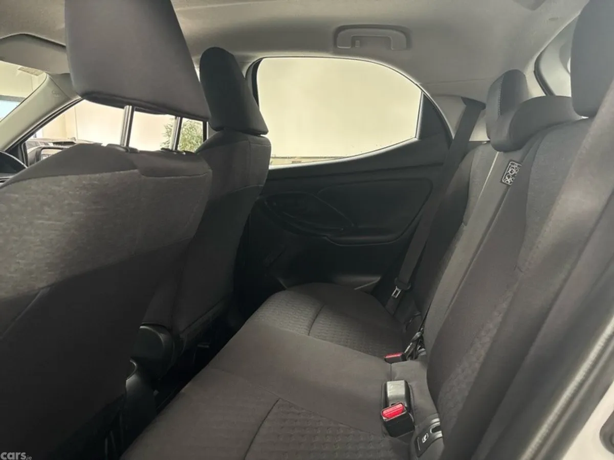 Toyota Yaris Hatchback, Petrol, 2023, White