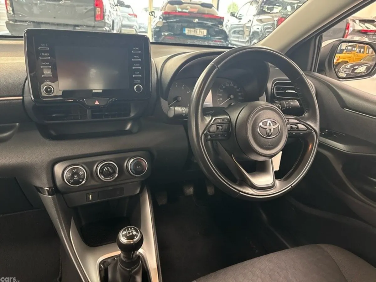 Toyota Yaris Hatchback, Petrol, 2023, White