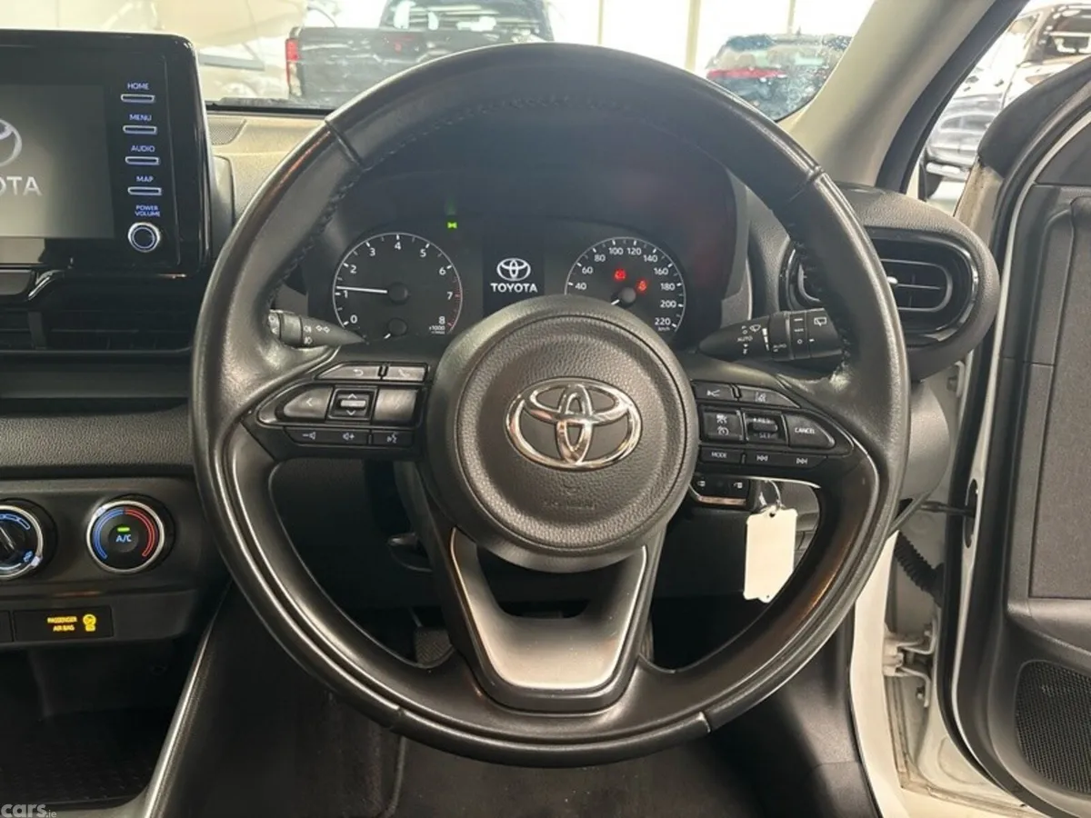 Toyota Yaris Hatchback, Petrol, 2023, White