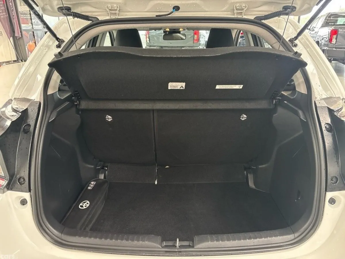 Toyota Yaris Hatchback, Petrol, 2023, White