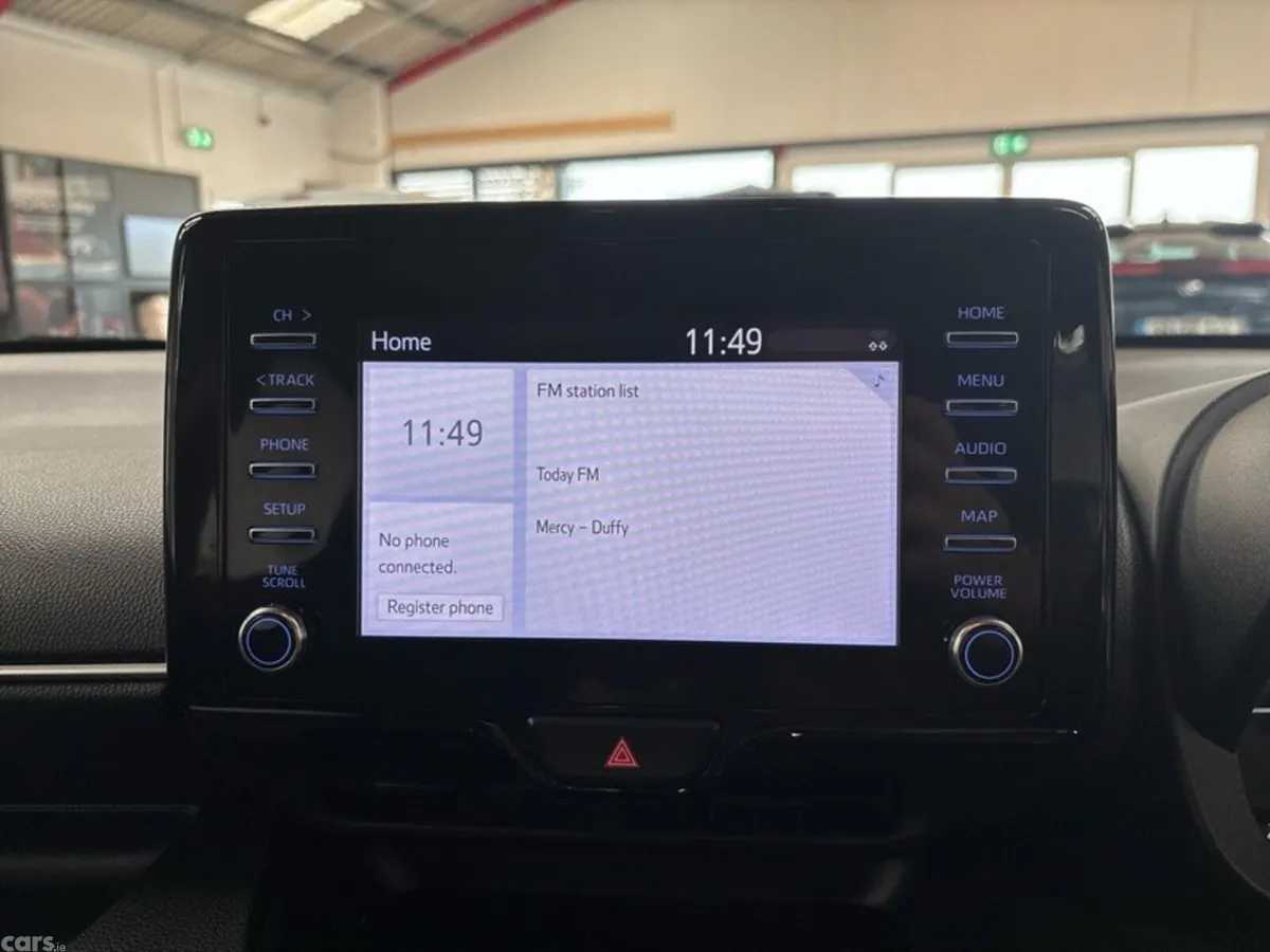 Toyota Yaris Hatchback, Petrol, 2023, White