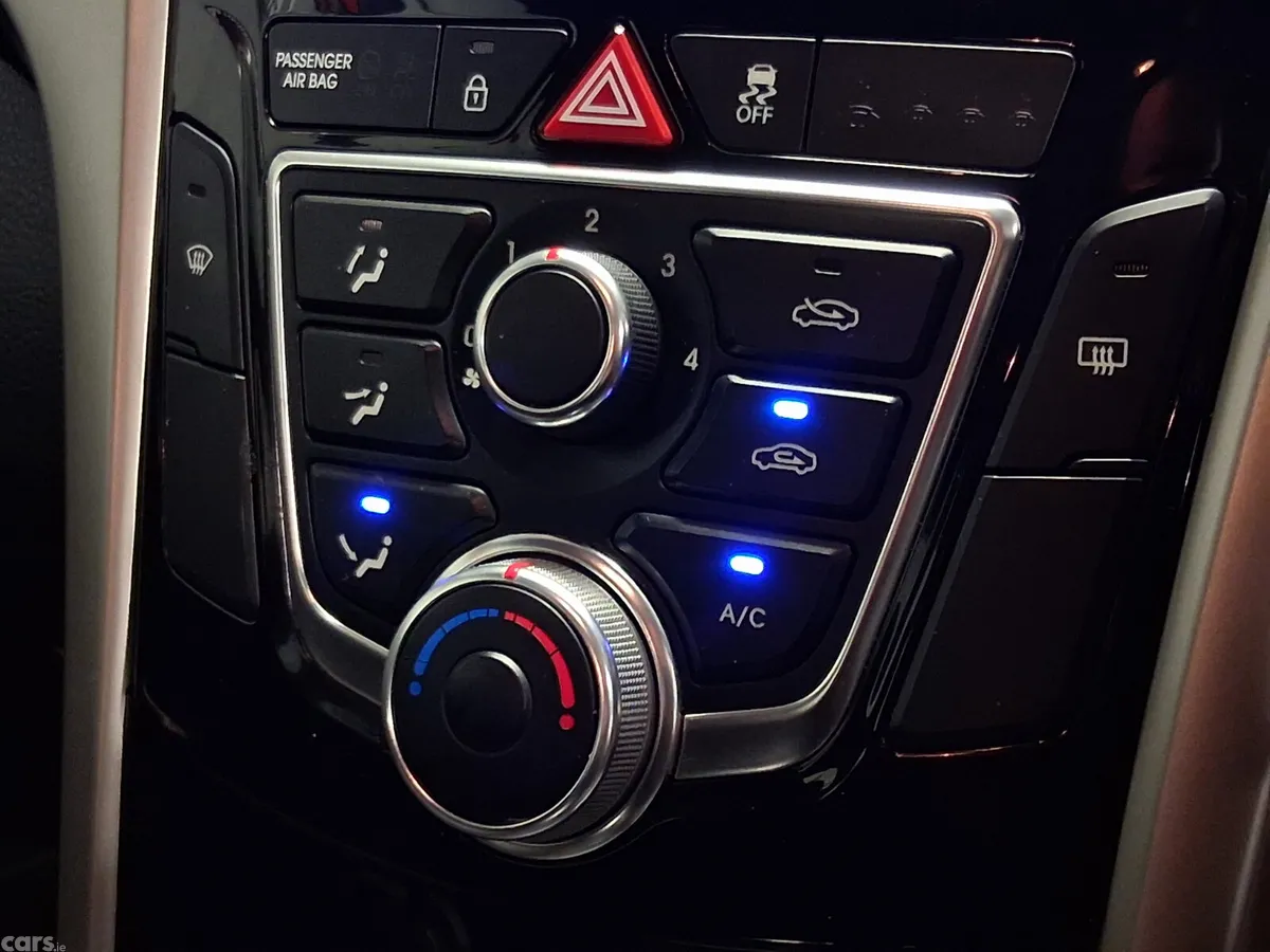 Hyundai i30 Hatchback, Diesel, 2015, Red