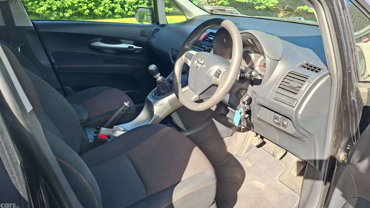 Toyota Auris Hatchback, Diesel, 2012, Black