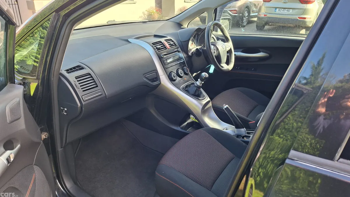 Toyota Auris Hatchback, Diesel, 2012, Black