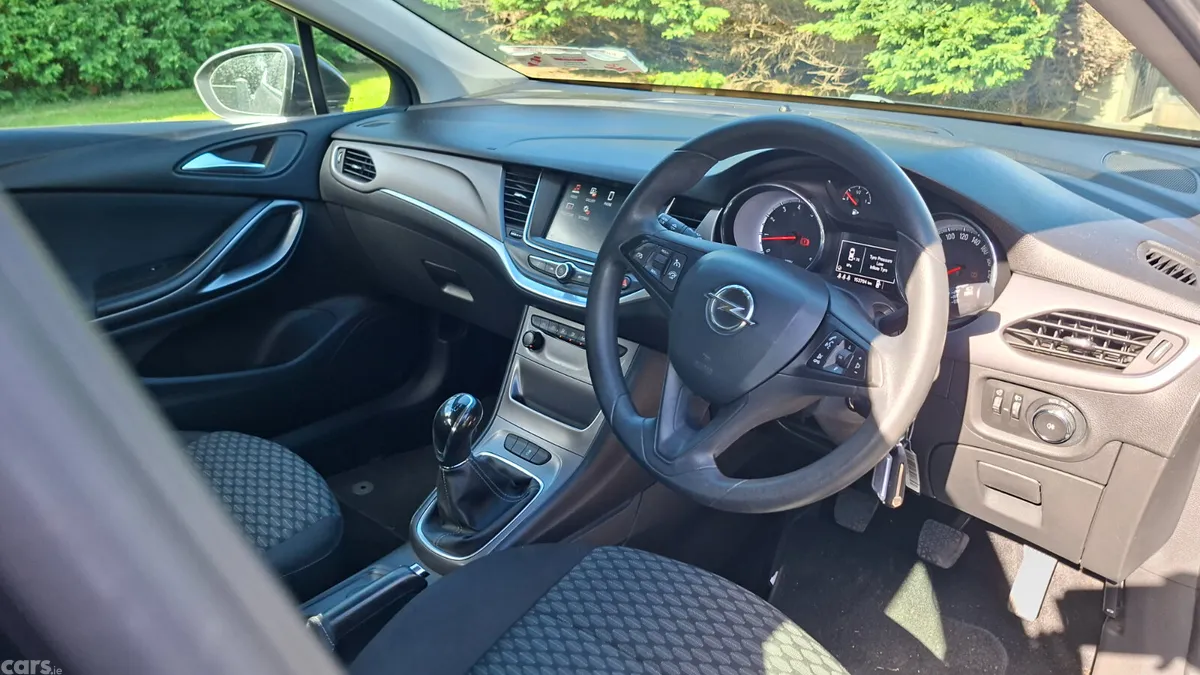 Opel Astra Hatchback, Petrol, 2016, Black