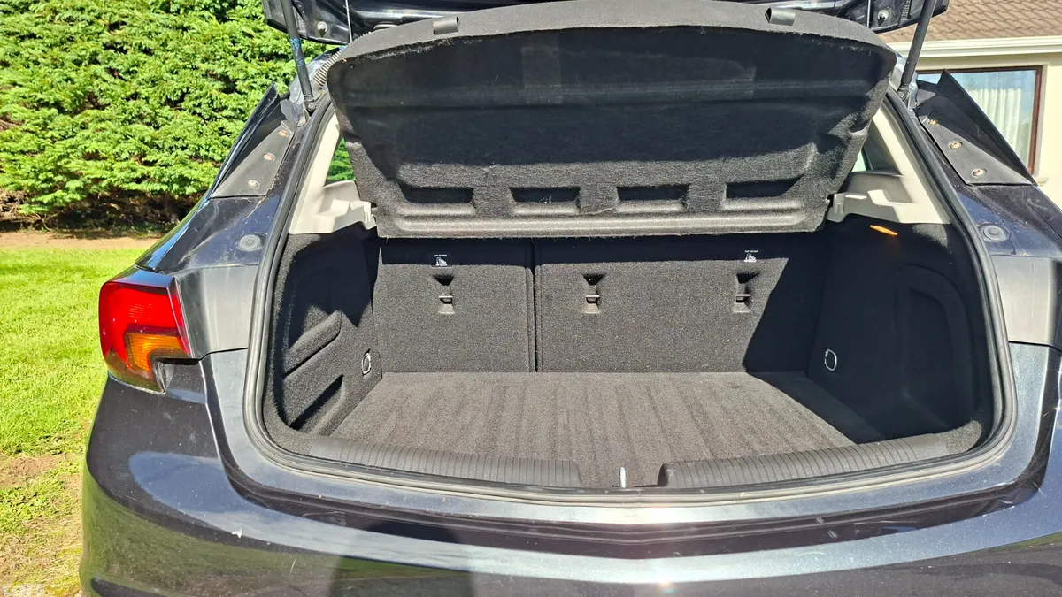 Opel Astra Hatchback, Petrol, 2016, Black