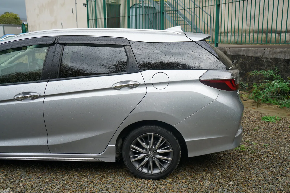 Honda Shuttle Estate, Petrol Hybrid, 2019, Silver