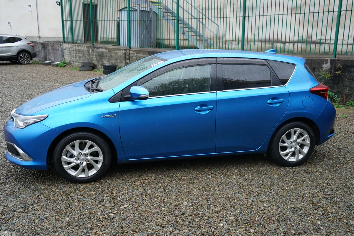 Toyota Auris Hatchback, Petrol Hybrid, 2017, Blue