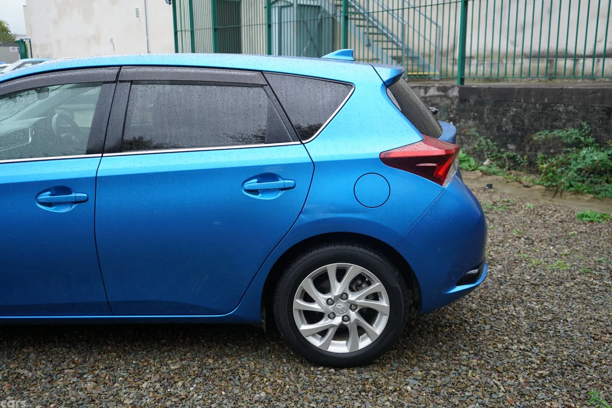 Toyota Auris Hatchback, Petrol Hybrid, 2017, Blue