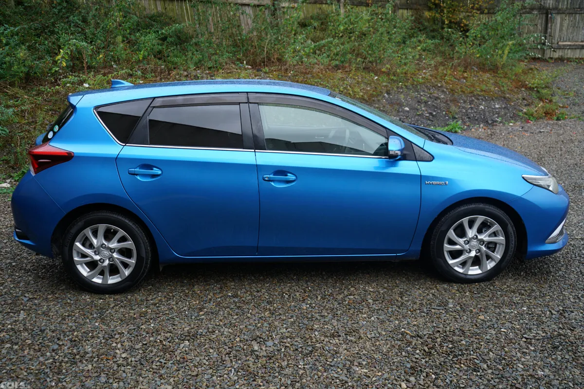 Toyota Auris Hatchback, Petrol Hybrid, 2017, Blue