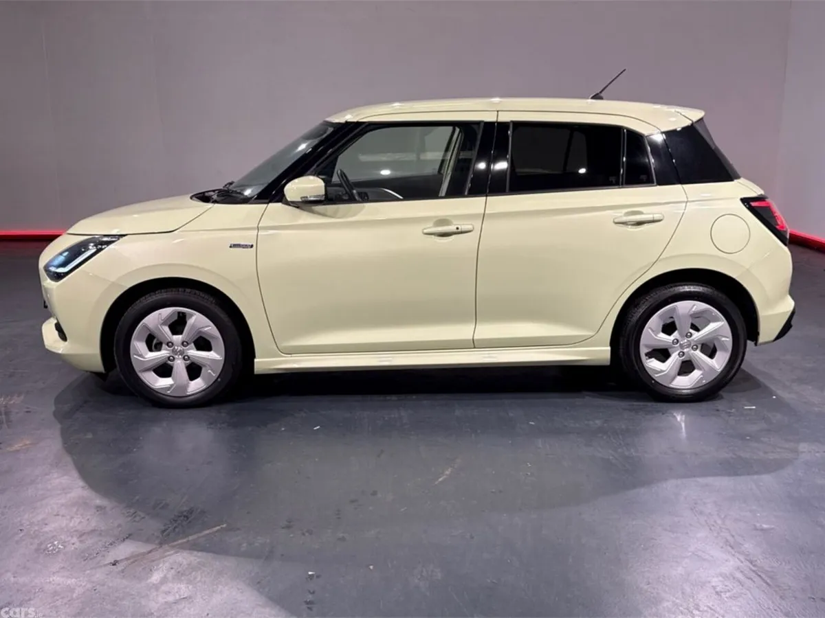 Suzuki Swift Hatchback, Petrol Hybrid, 2023, Green