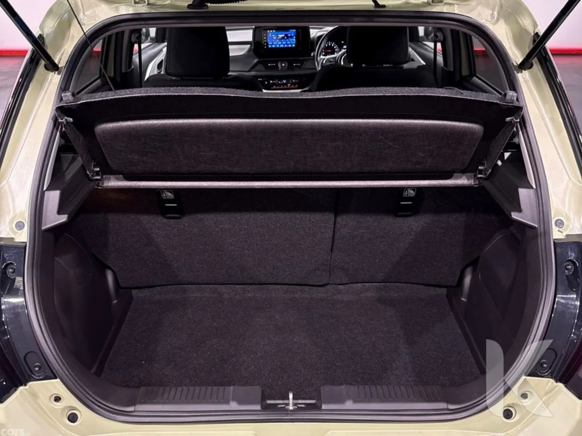 Suzuki Swift Hatchback, Petrol Hybrid, 2023, Green
