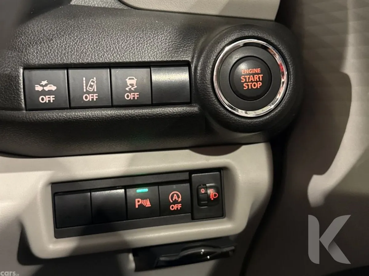 Suzuki Swift Hatchback, Petrol Hybrid, 2023, Green