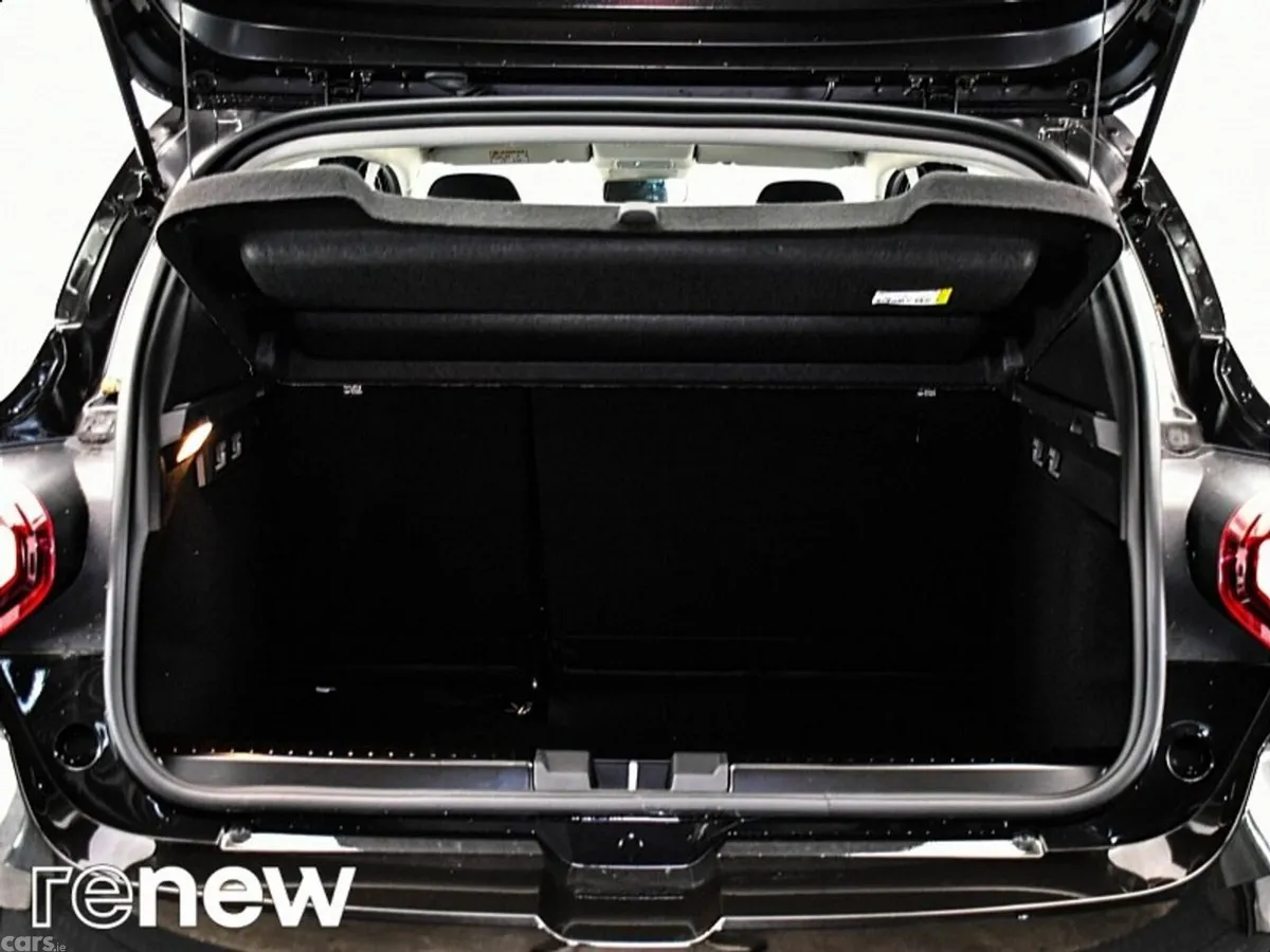 Dacia Sandero Stepway SUV, Petrol, 2024, Black