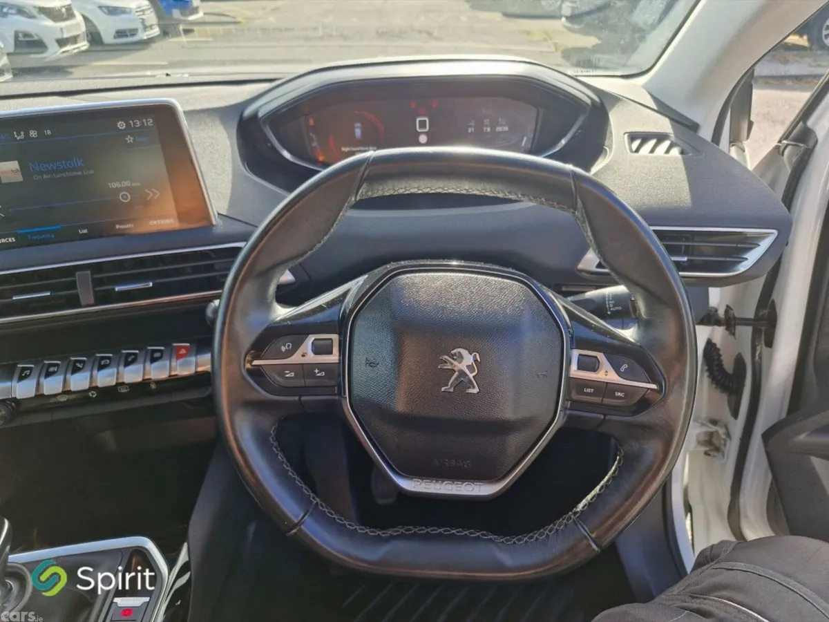 Peugeot 3008 MPV, Petrol, 2018, White