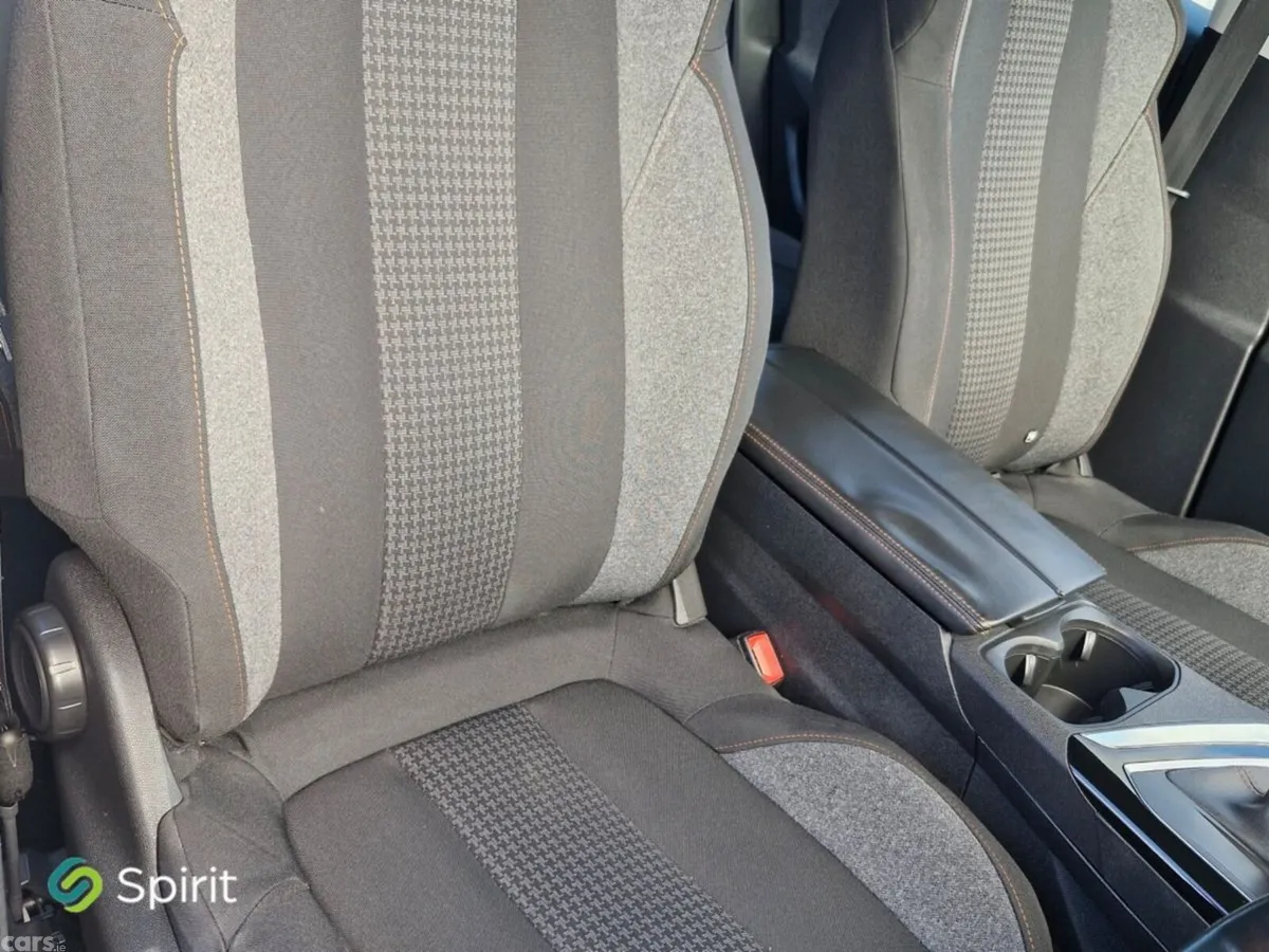 Peugeot 3008 MPV, Petrol, 2018, White