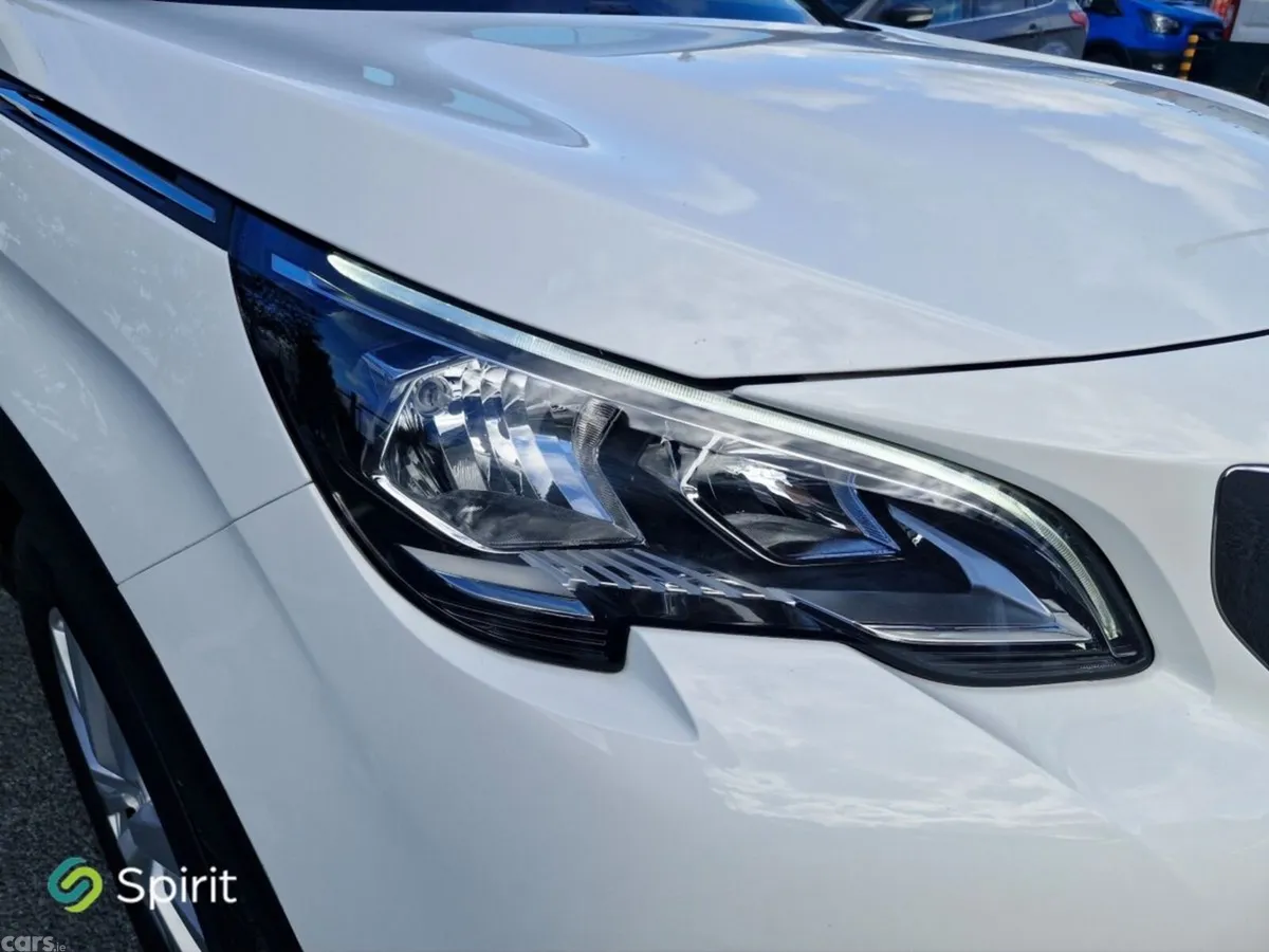 Peugeot 3008 MPV, Petrol, 2018, White