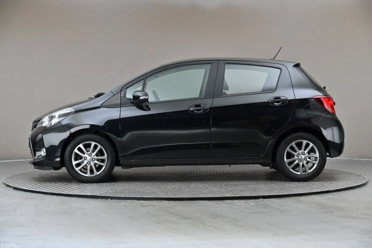 Toyota Yaris Hatchback, Petrol, 2016, Black