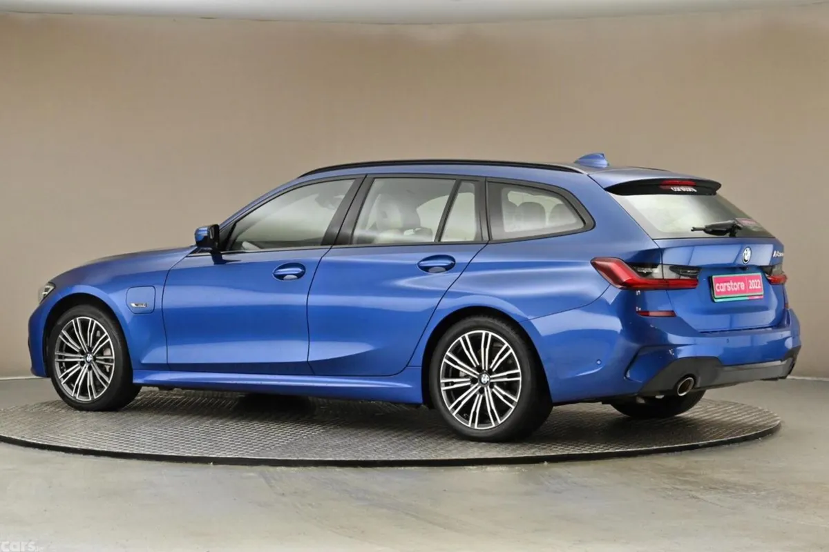 BMW 3-Series Estate, Petrol Plug-in Hybrid, 2022, Blue